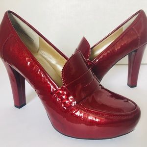 ...Me Too Lorre Patent Leather Pumps Size 7.5 Red